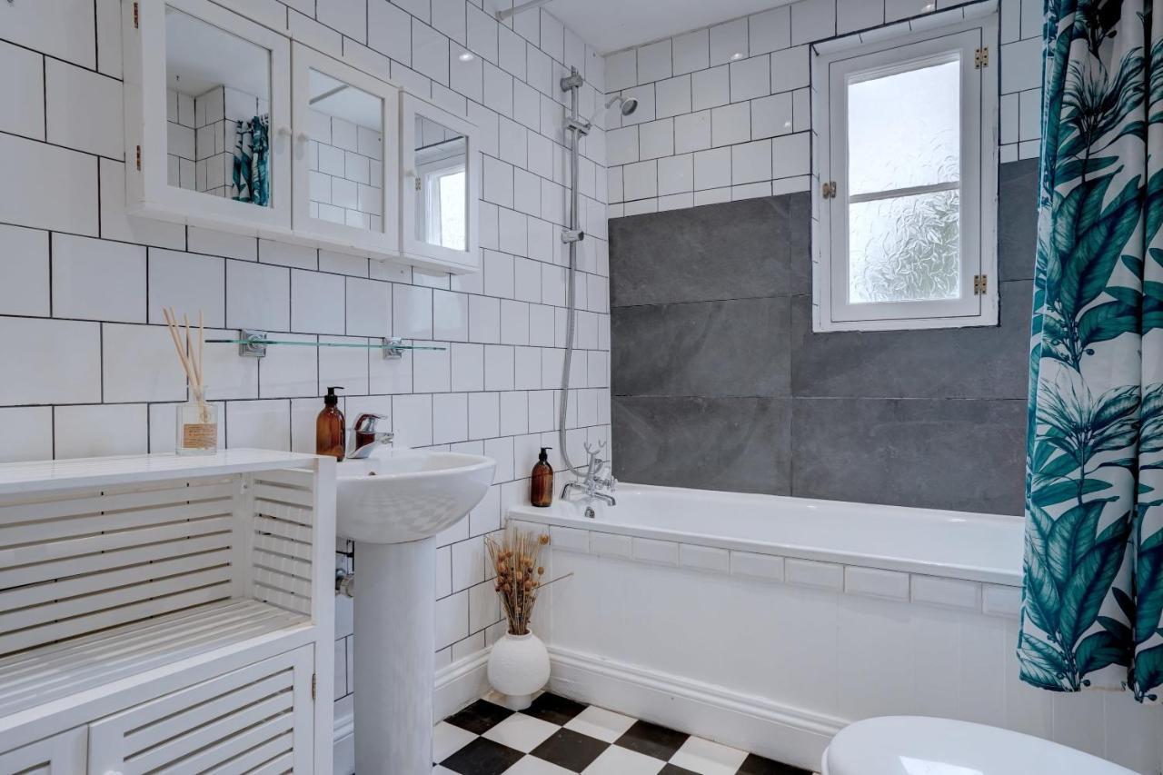 Stunning Designer Apartment In An Ancient Building Норвіч Екстер'єр фото